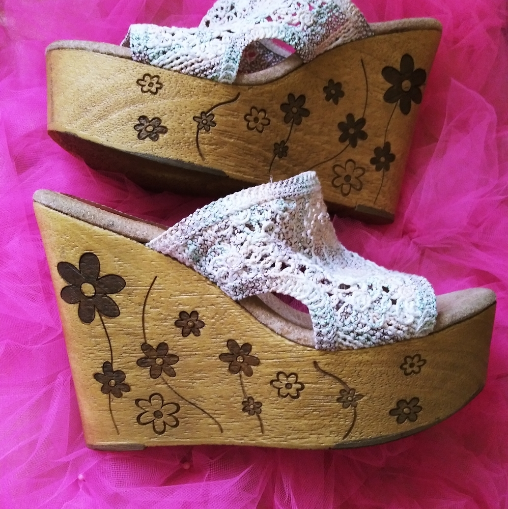 Wedge heels